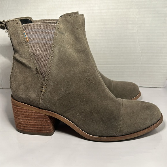 TOMS Women's Esme Desert Taupe Suede Chelsea Boot Size 8. 2.5” heel size - Picture 4 of 15